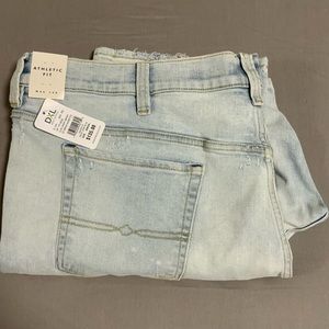Lucky brand Athletic fit jeans New.    46/30